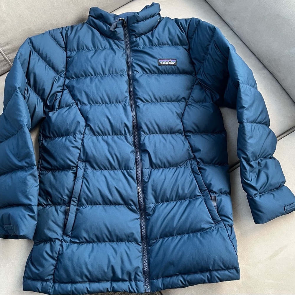 Patagonia jacket. Girls XL size 14. Excellent condition. Small repair